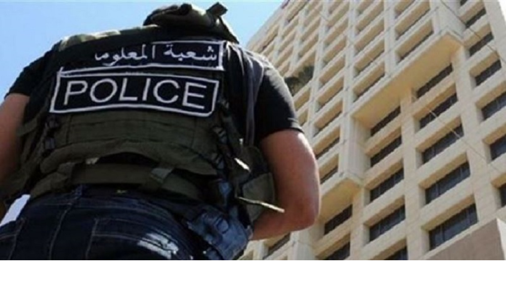 مروج مخدرات بقبضة الأمن..