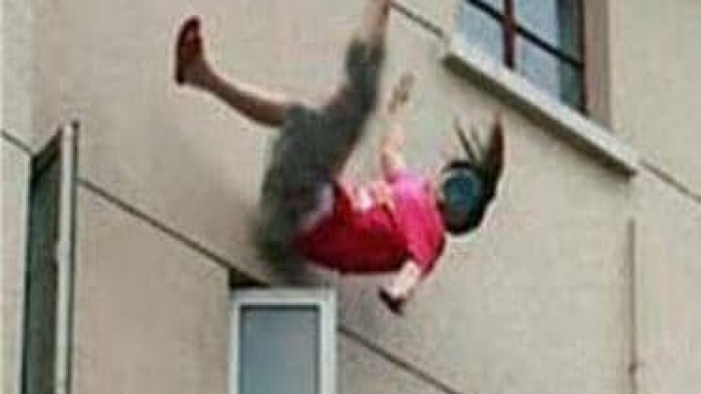 إبنة الـ15 عاماً سقطت من الطابق الثاني