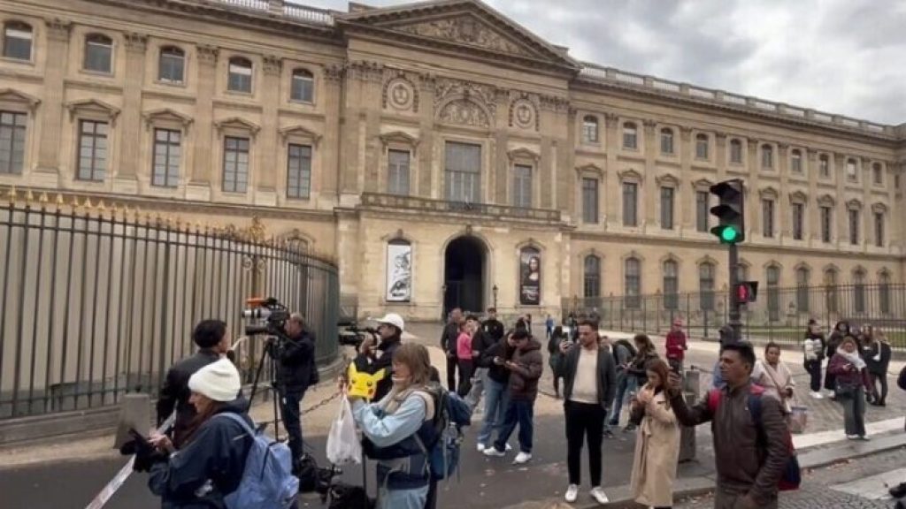 توقيف 4 مشتبهين جدد في سرقة “اللوفر”