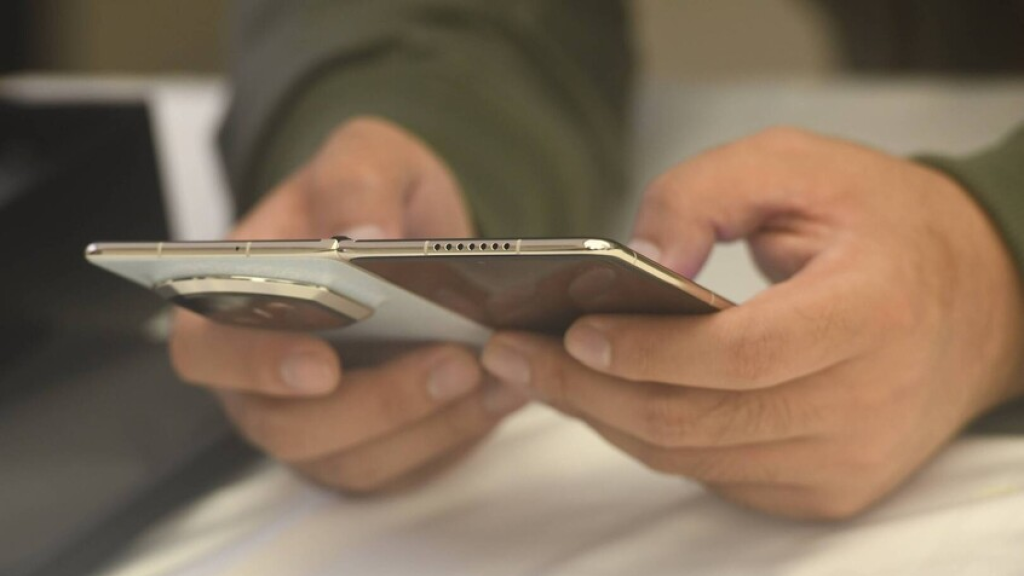 هواوي تطلق واحدا من أفضل الهواتف القابلة للطي