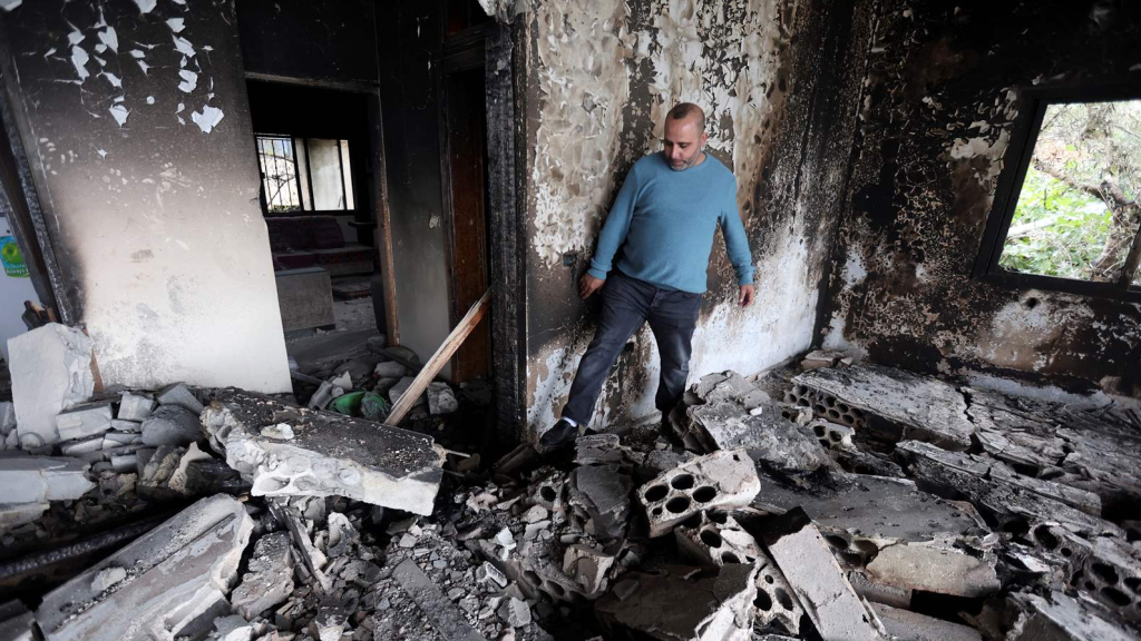 قنابل متفجرة على منزل في الجنوب.. ليلة أمس..