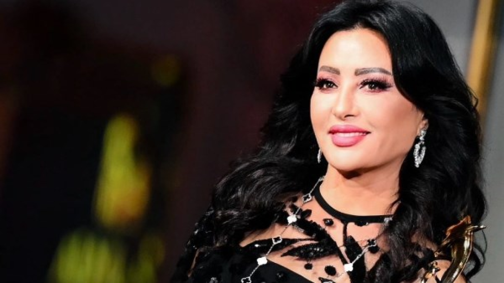 لطيفة تُتوَّج أفضل مطربة في مصر والوطن العربي عن ألبوم 