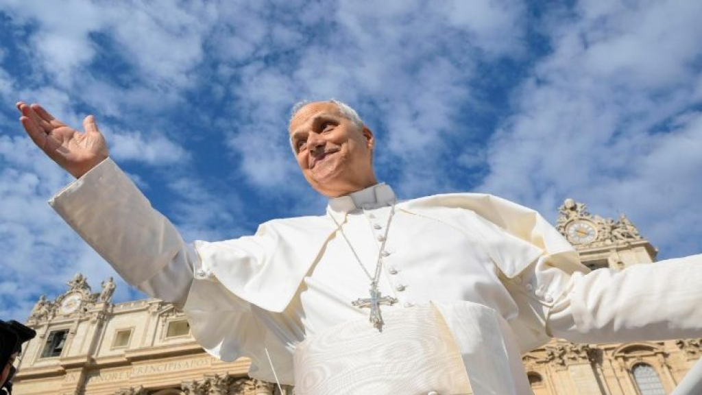 عطل يصيب الطائرة البابوية قبل توجهها إلى لبنان.. ماذا حصل؟