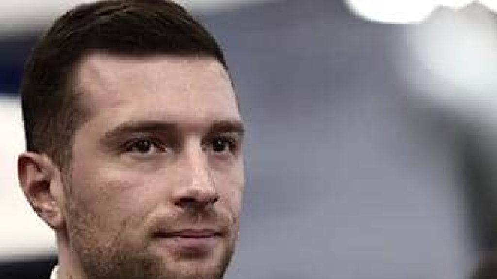 زعيم فرنسي يتعرّض للرشق بالبيض