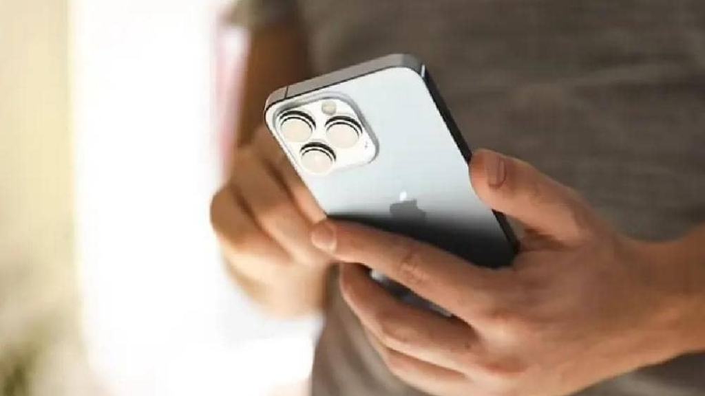 بشأن حماية البيانات.. أبل تحذّر مستخدمي آيفون