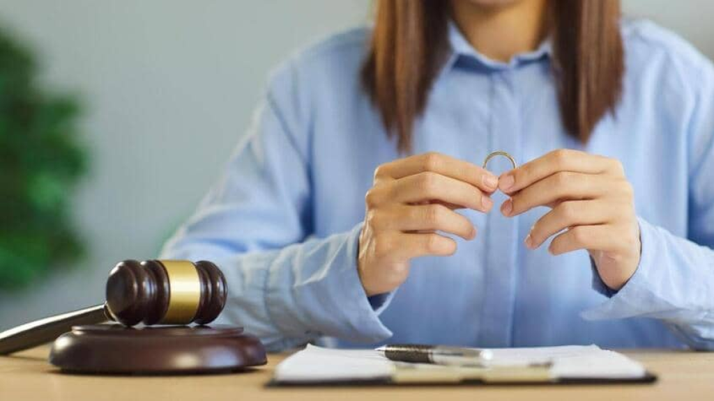 أثر غير متوقع للطلاق على نفسية بعض النساء.. هل هو سلبي أم إيجابي؟!