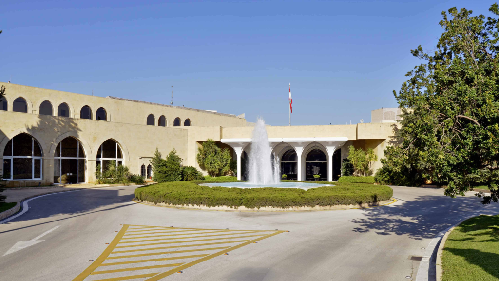 مصدر في رئاسة الجمهورية: عدم دعوة الدكتور سمير جعجع مرتبط بطبيعة الدعوات وليس بموقف سياسي