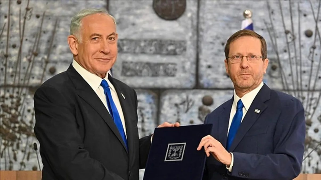 نتنياهو يقدم لهرتسوغ طلباً رسمياً للعفو عنه والمعارضة للرئيس: لا تعفُ عنه