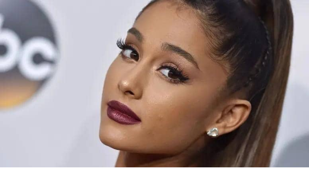 بسبب شكلها ونحافتها الزائدة.. النجمة الأميركية أريانا تُثير الجدل وترد على الانتقادات