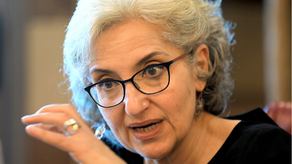 800 دولار للمعلم و8000 دولار للمستشار