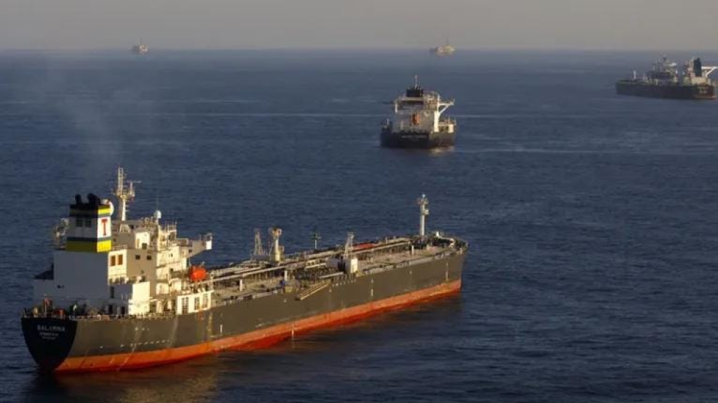 تكاليف الشحن تقفز ونقل النفط يتصدر بزيادة 467% تحت ضغط الإنتاج والعقوبات