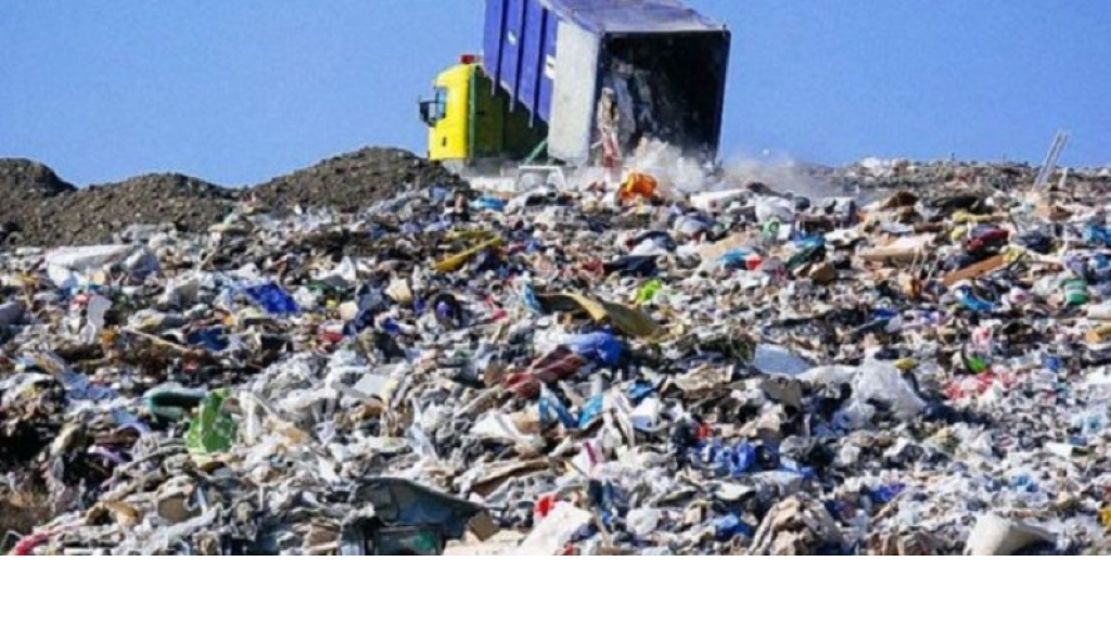 معمل نفايات سينيق يهدد الاقتصاد والبيئة