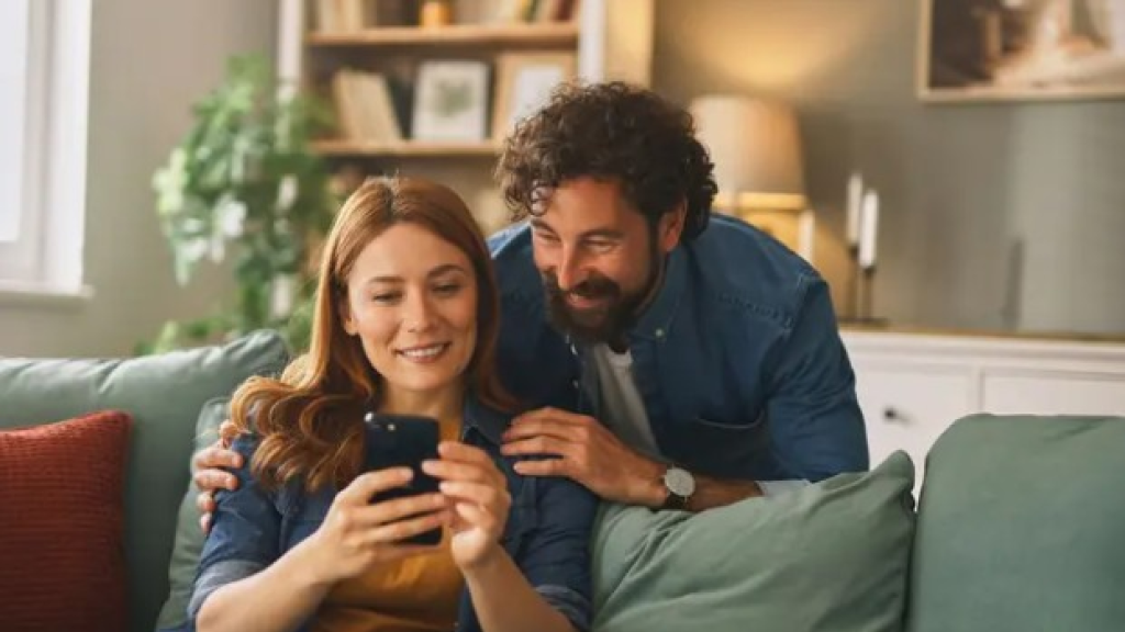 “هرمون الحب” يحميك من السمنة.. دراسة تكشف السر