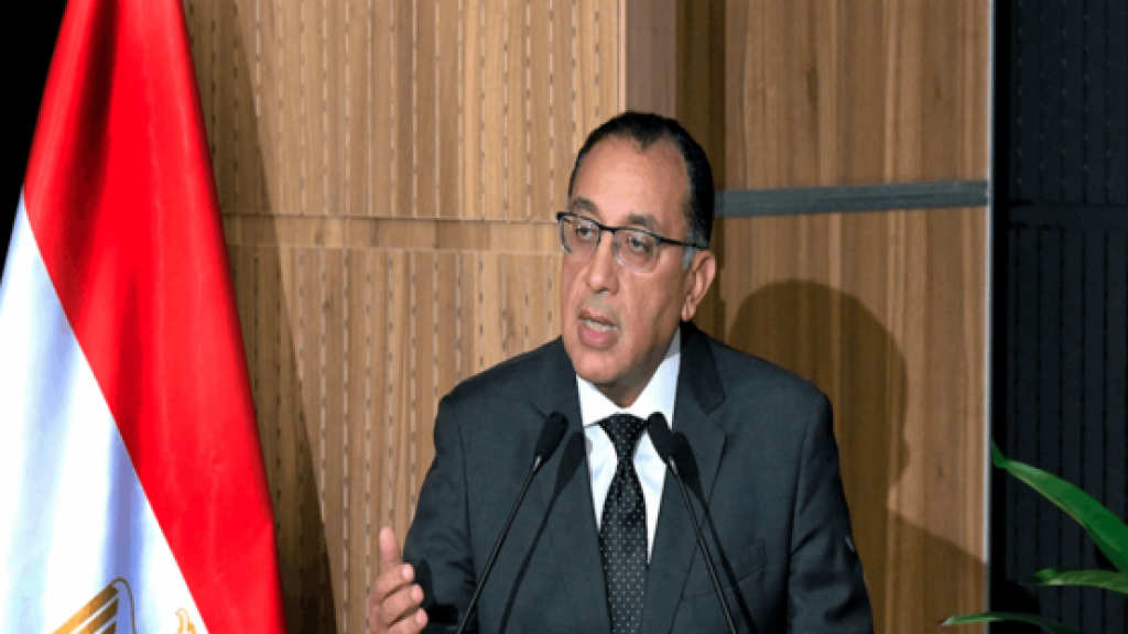 رئيس وزراء مصر في بيروت!