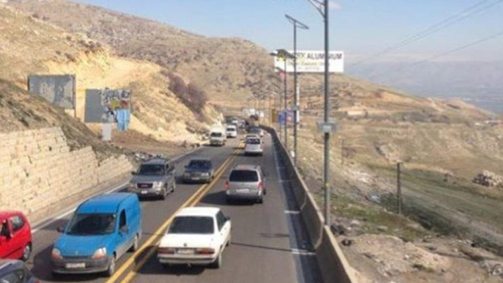  حواجز إسمنتية جديدة على طريق ضهر البيدر للحدّ من الحوادث في خطوة تجريبية لوزارة الأشغال