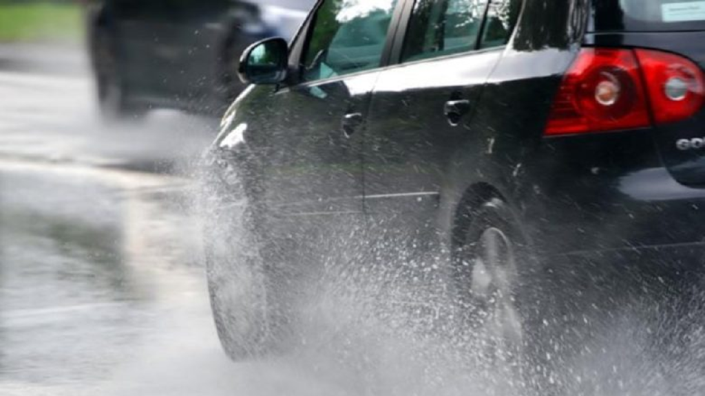 بعد تساقط الأمطار.. تحذير عاجل للسائقين