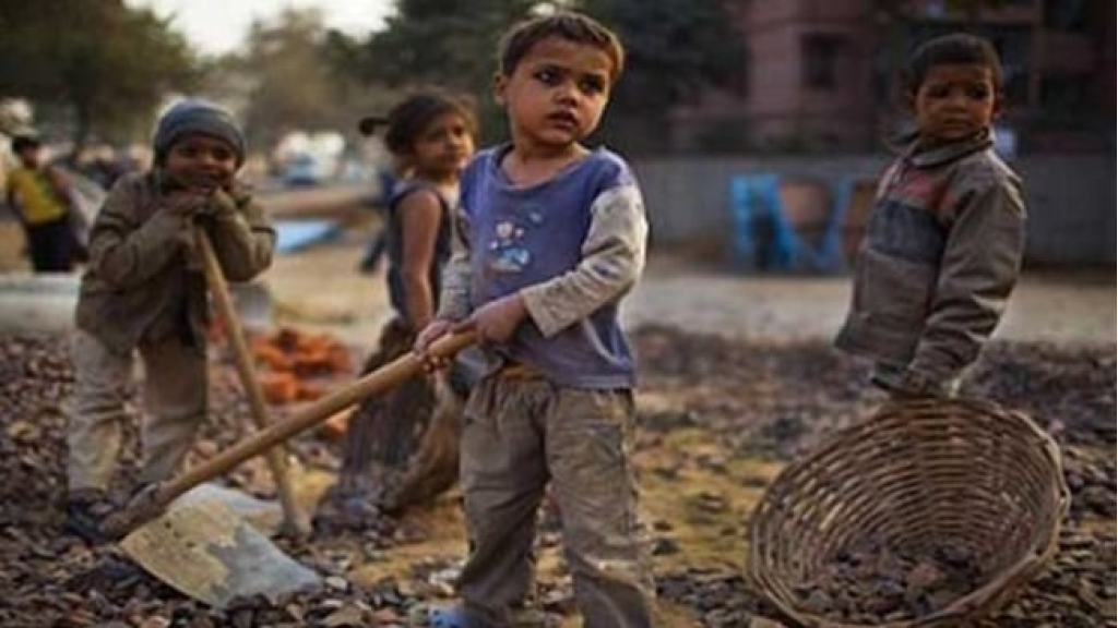 النزاعات والفقر.. إحصائيات مرعبة عن ظاهرة عمل الأطفال في العالم العربي