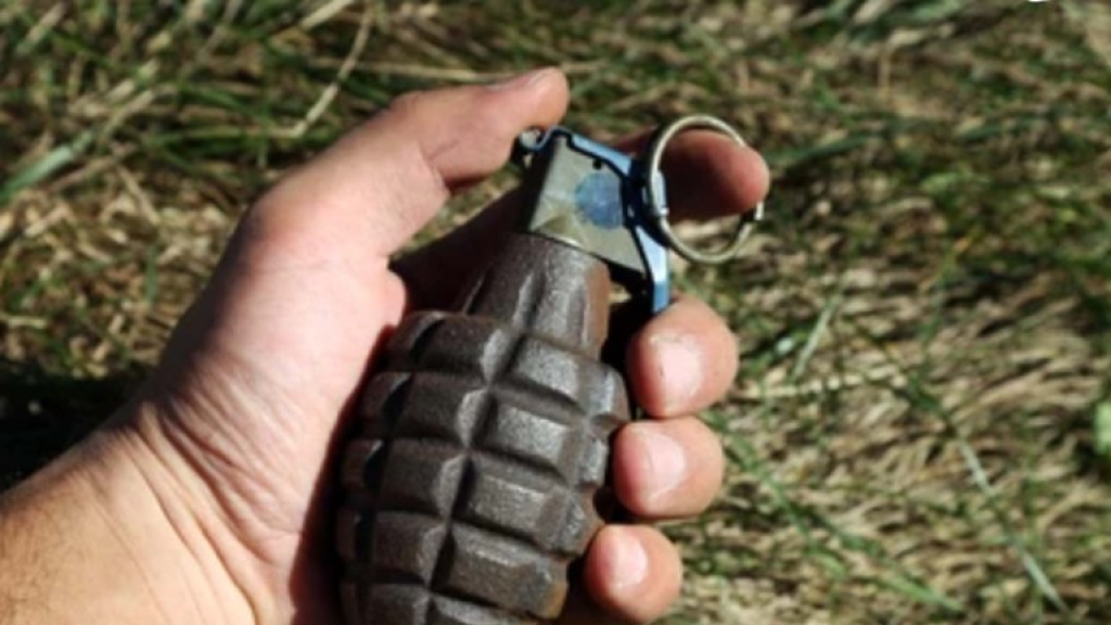 خلاف عائلي.. زوجة رمت قنبلة فقتلت أبنها..