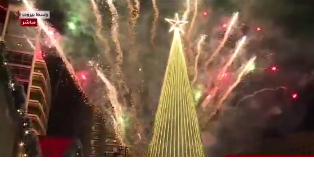 بالفيديو: بيروت تُضيء شجرتها الميلادية