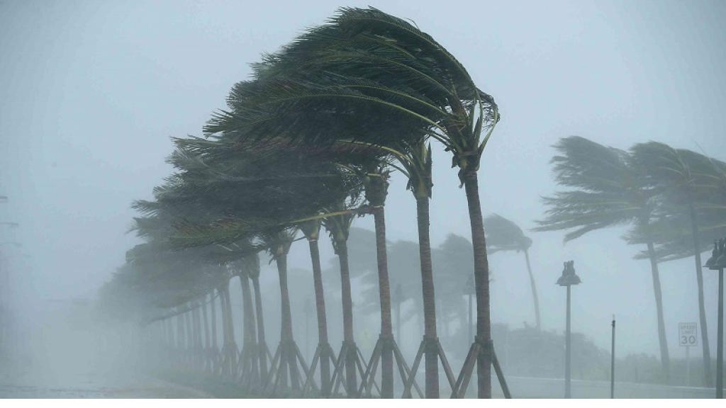 العاصفة “بايرون” تقترب من الشرق الأوسط وسط تحذيرات