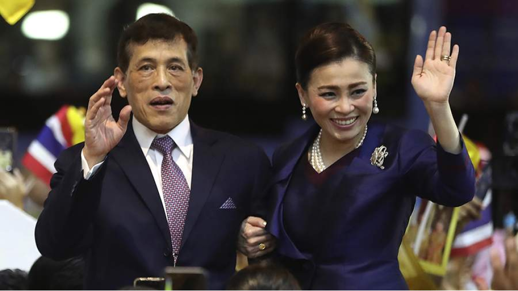 صحيفة نيشن: ملك تايلاند يوافق على حل مجلس النواب