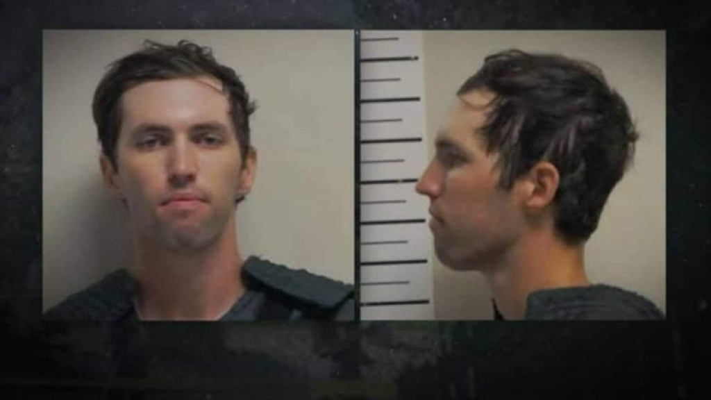 المتهم بقتل تشارلي كيرك يمثل أمام المحكمة حضورياً