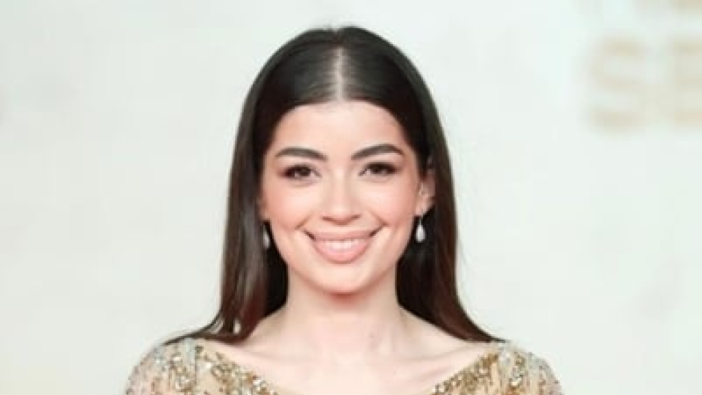 إطلالة ناعمة: ليلى أحمد زاهر تخطف الأنظار في ختام مهرجان البحر الأحمر