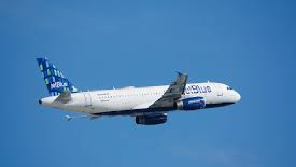 طيار يحكي لحظات رعب قبل اصطدام وشيك مع طائرة عسكرية قرب فنزويلا