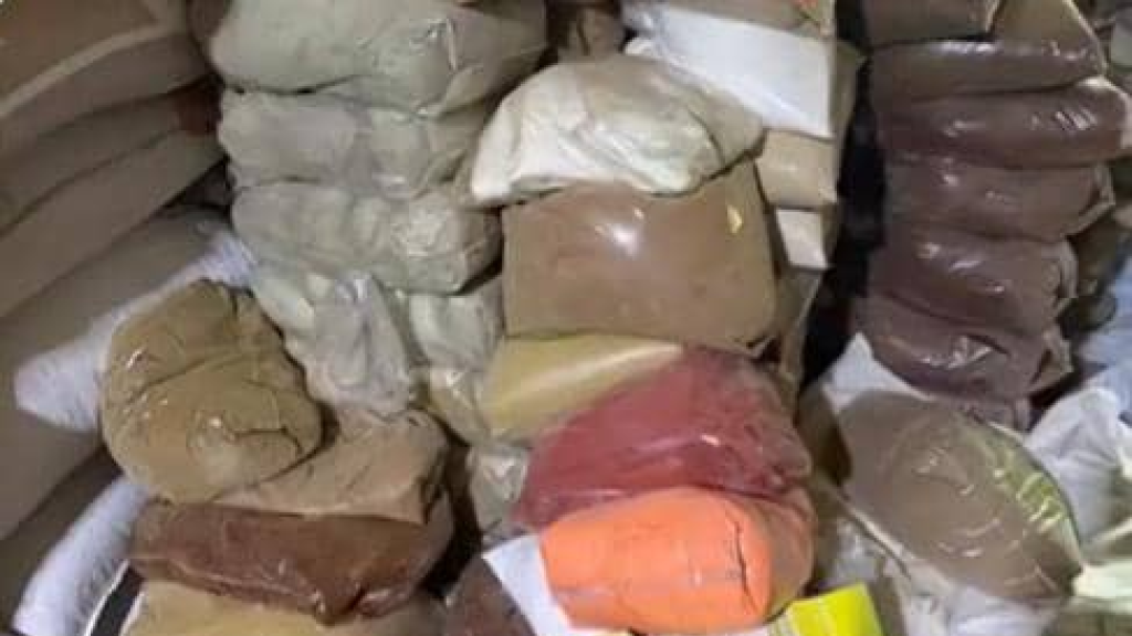 مواد غذائية فاسدة وألبسة مهرّبة… 