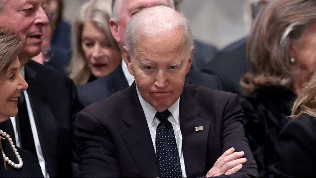 بايدن يحذر من تهديد للقيادة العالمية للولايات المتحدة من روسيا والصين