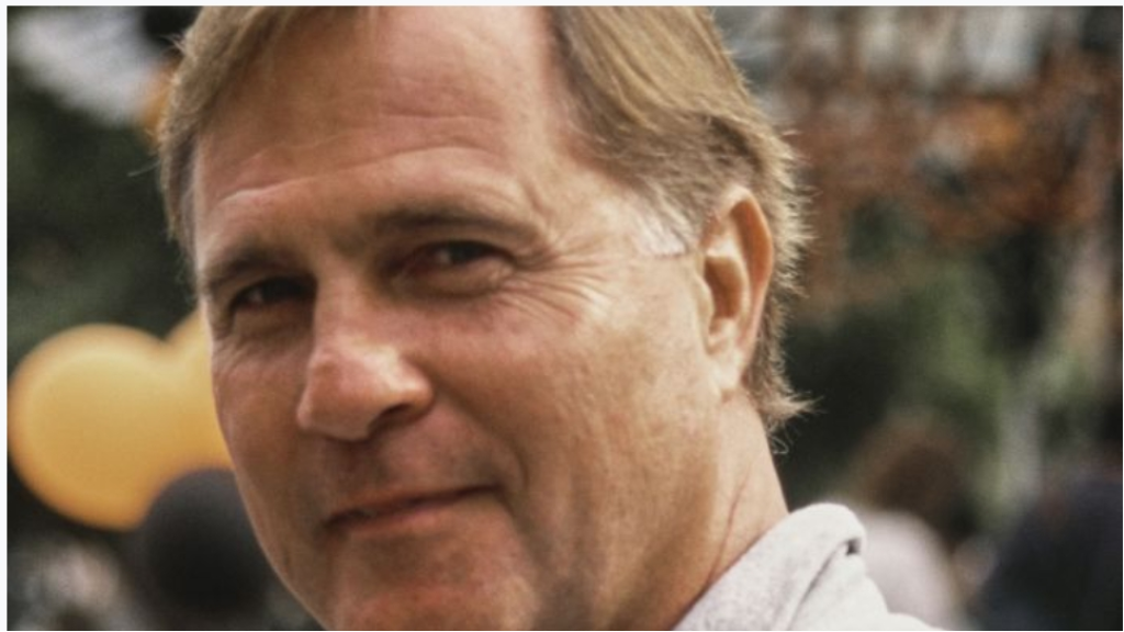 وفاة الممثل الأمريكي غيل جيرارد عن عمر ناهز 82 عامًا