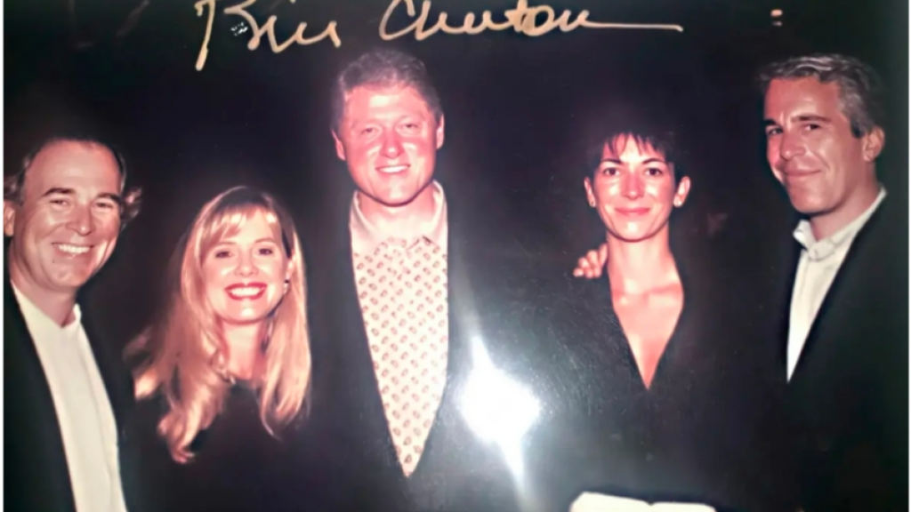 فضيحة تطفو على سطح الذاكرة.. كلينتون اصطحب إبستين لحفل زفاف زعيم عربي دون دعوة