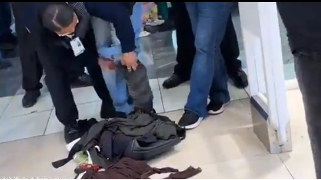 تحت البنطال.. إحباط محاولة سرقة غريبة في المكسيك (فيديو)