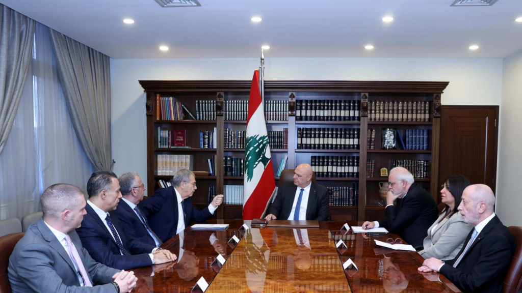 الرئيس عون رحب بالاتفاق الأميركي الفرنسي السعودي لعقد مؤتمر دولي لدعم الجيش: نتطلع إلى تعاون دولي واسع وملتزمون بتوظيف الدعم بأقصى درجات الشفافية والمسؤولية لبناء مؤسسات أمنية ودفاعية قوية وحديثة قادرة على حماية لبنان