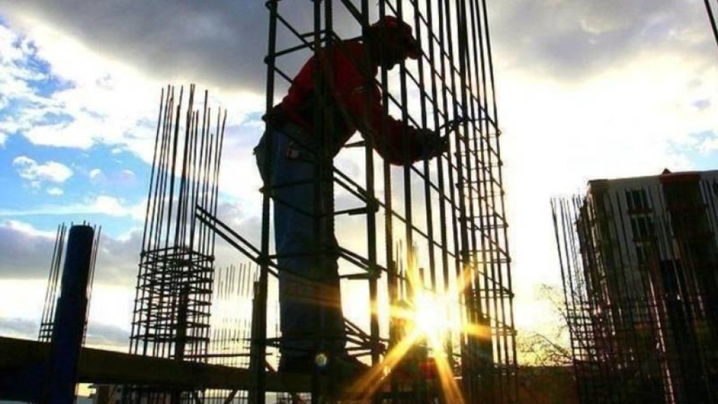 العمّال اللبنانيون رهائن الانهيار والشلّل القضائي