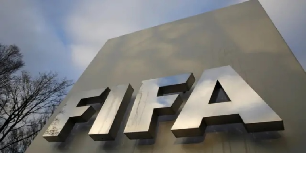 قرارات صارمة من “فيفا” تهز الأندية السعودية.. منع 15 نادياً من قيد تسجيل اللاعبين