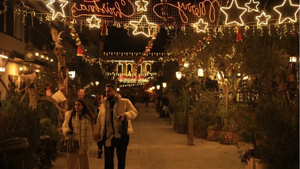 ميلاد دمشق: زينة الفرح في مدينة تغيّرت وجوهها