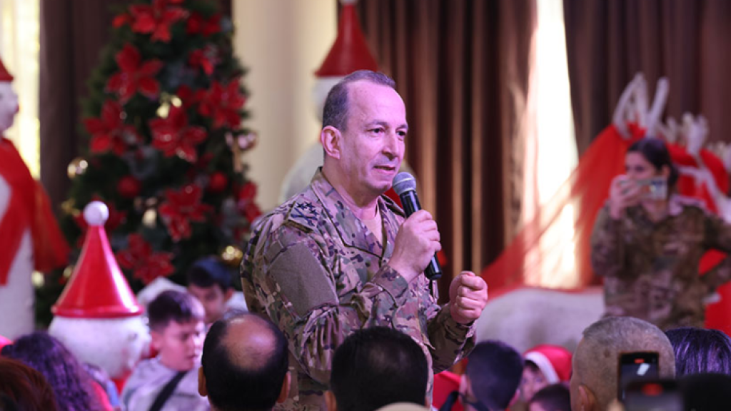 احتفال مركزي لعائلات العسكريين الشهداء بحضور قائد الجيش وعقيلته