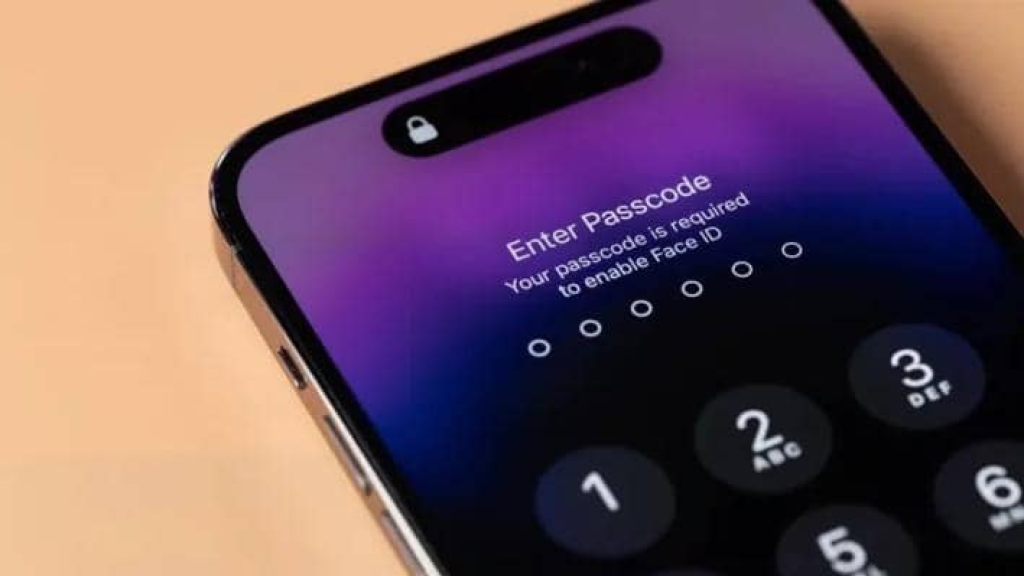 فقدان رمز القفل في آيفون: ما الحل وما العواقب؟