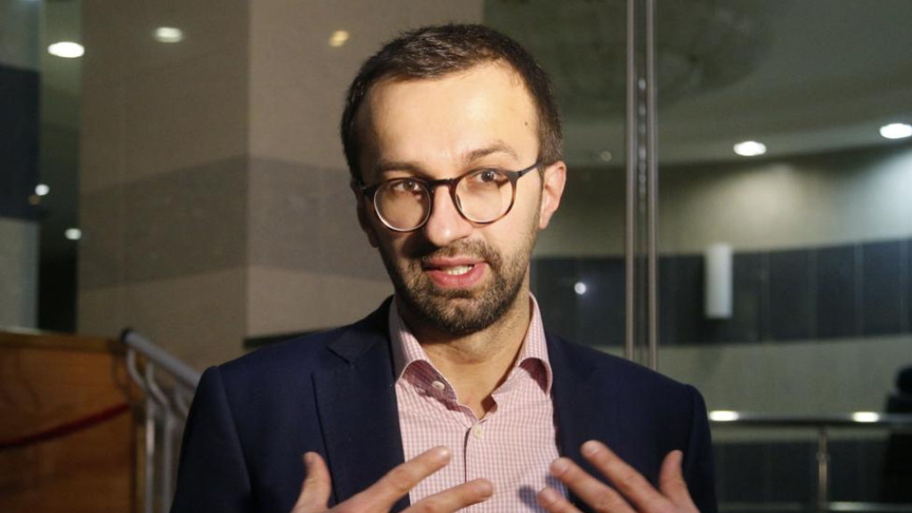 ما سبب إقالة كبير مستشاري مكتب زيلينسكي سيرهي ليششينكو؟