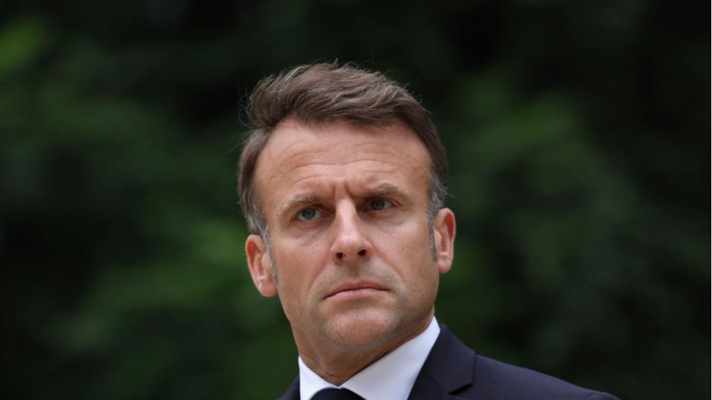 ما قرار ماكرون النهائي بشأن بناء حاملة طائرات جديدة؟