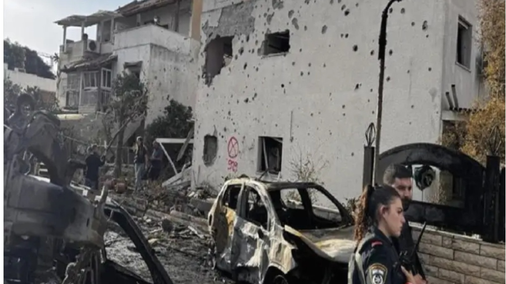 مستوطنو “كريات شمونة” يتظاهرون احتجاجًا على عدم الإعمار والتأهيل