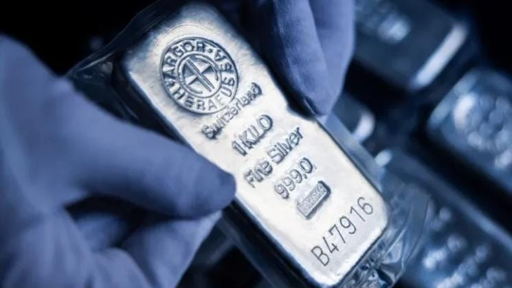 الفضة تعيش عصرها الذهبي.. هل يزيد أم يخفت بريقها في 2026؟