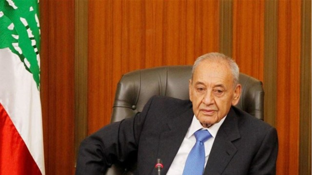 بري تسلم من المغترب حبيب جعفر كتابه ” الاوديسة الافريقية لمهاجر لبناني “