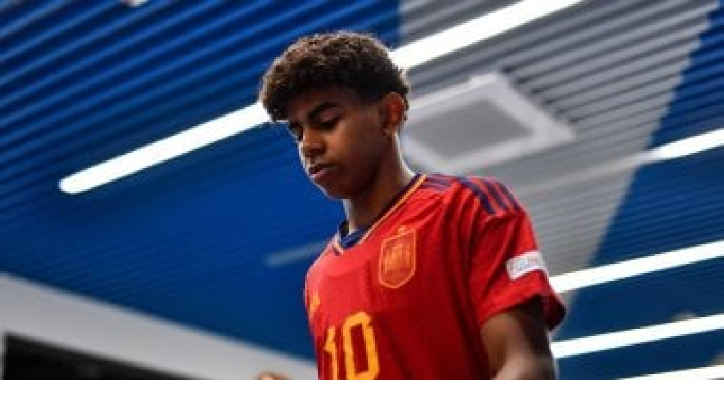 بالفيديو.. لامين يامال يكشف أسرار شقته وحياته الشخصية