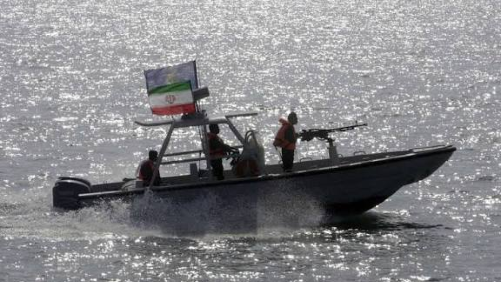 “حرس الثورة” يوقف ناقلة نفط مهربة