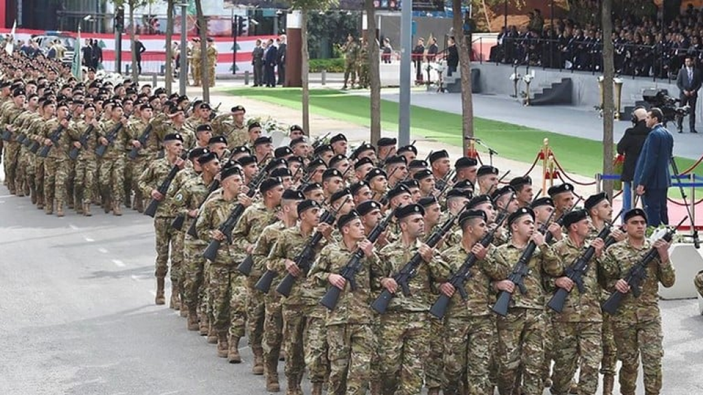 رئيسا الجمهورية والحكومة والوزراء المعنيون وقعوا مراسيم ترقية ضباط