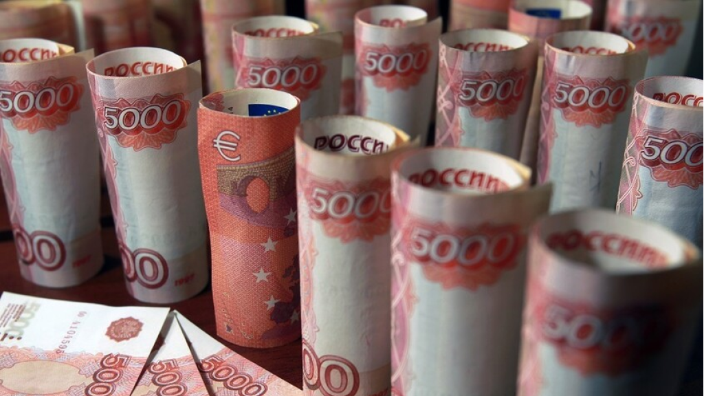 وكالة بلومبرغ تحدد العملة الأقوى في عام 2025