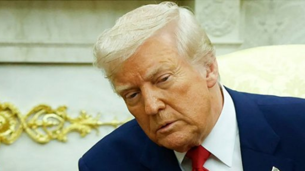 بعد عام من العودة.. تراجع شعبية ترمب ينذر بصراع مصيري في الانتخابات النصفية 2026