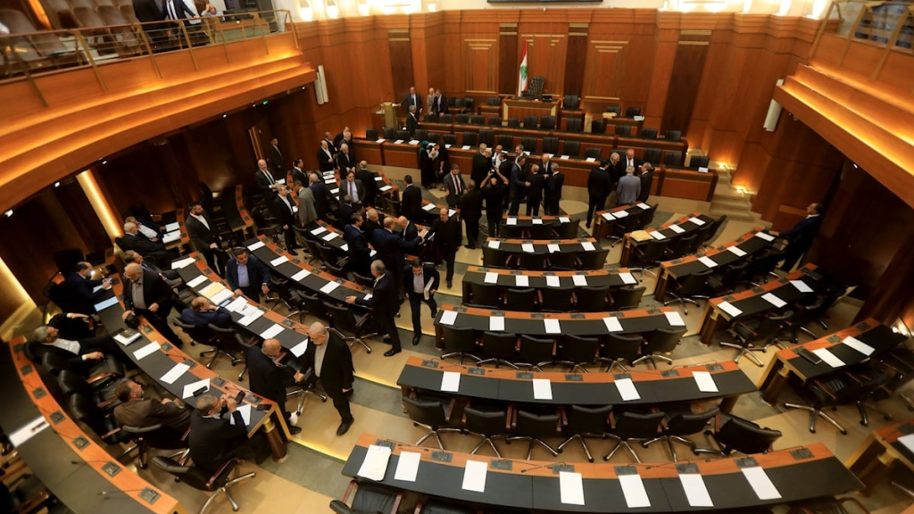 مجلس النواب أمام مأزق القانونين..